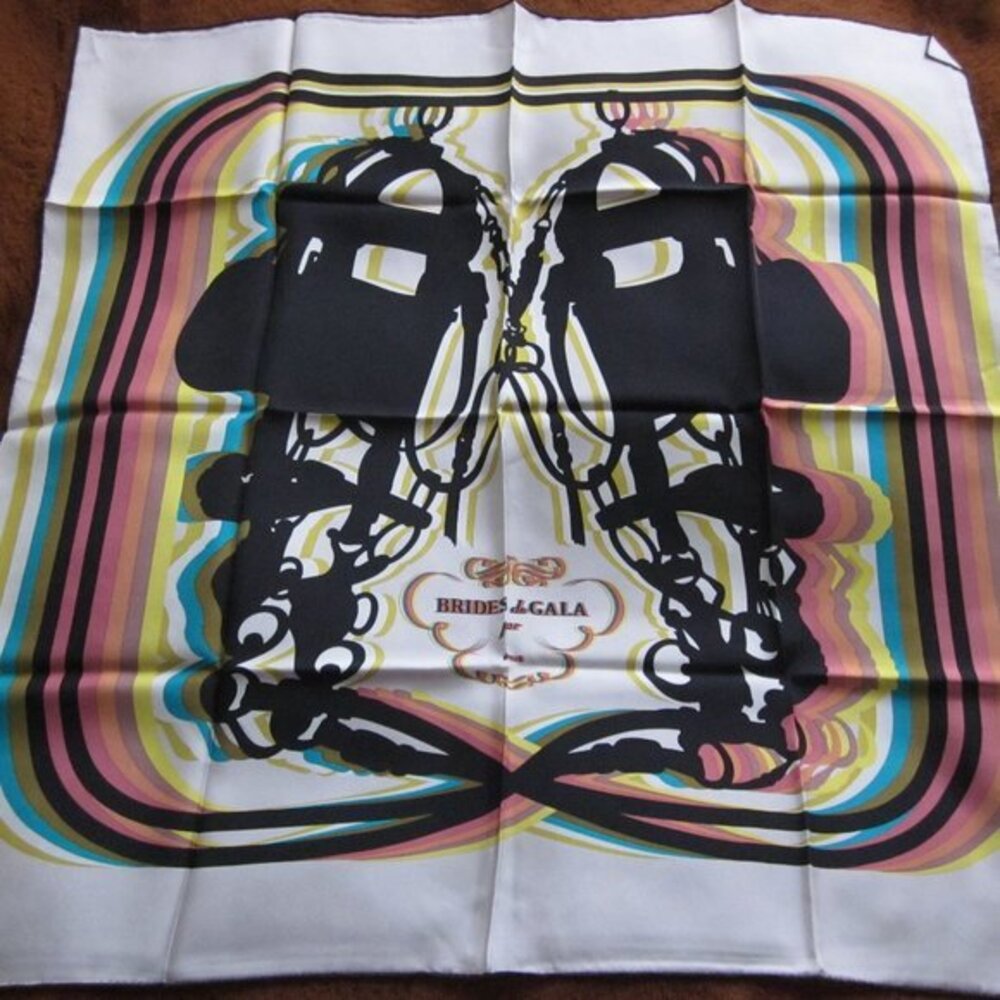 BNWT Women Square 100% silk scarf 90x90cm Silken Elegance